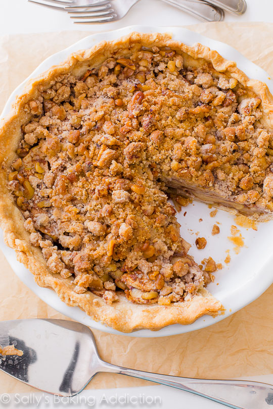 apple-crumble-pie-heavy-on-the-crumble-topping-recipe-on-sallysbakingaddiction-com-4