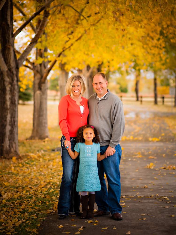 3 Posing Ideas for Outdoor Family Photography - Artin Photography