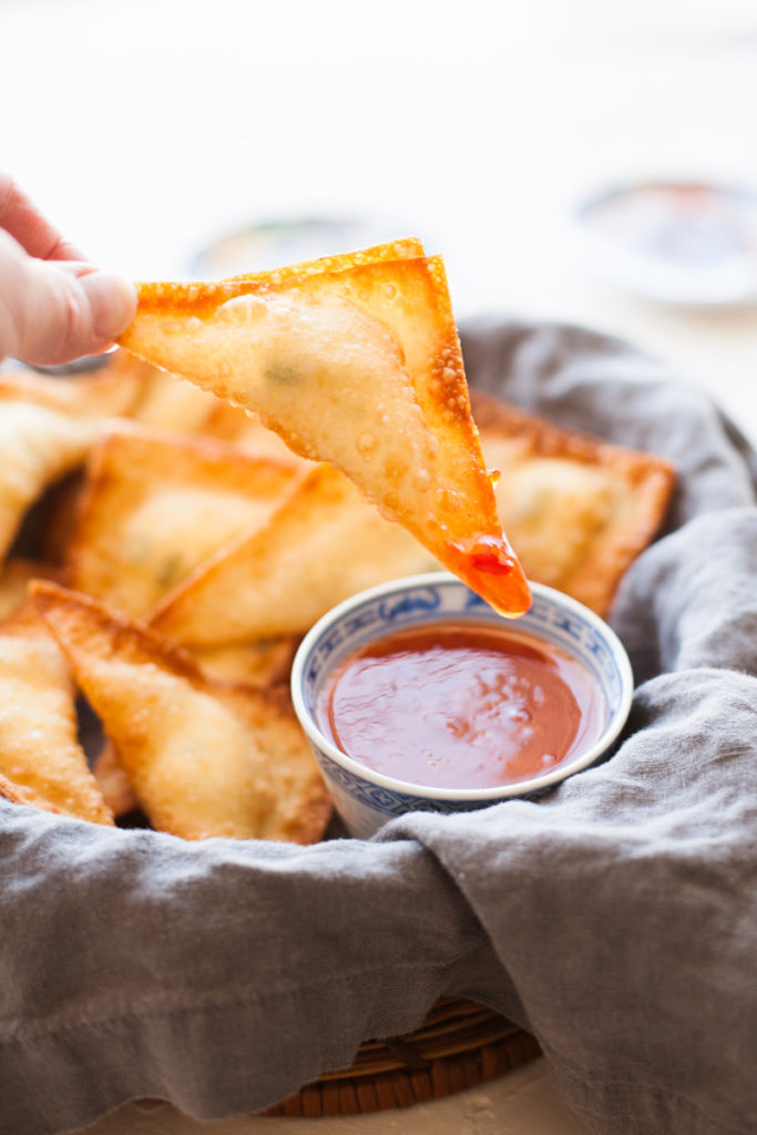 These amazingly easy cream cheese wontons are the perfect side dish to any Chinese meal!