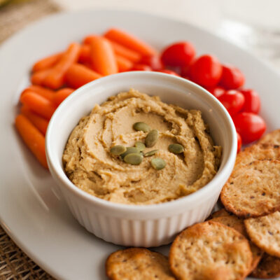 Hummus with crackers, carrots, and tomatoes